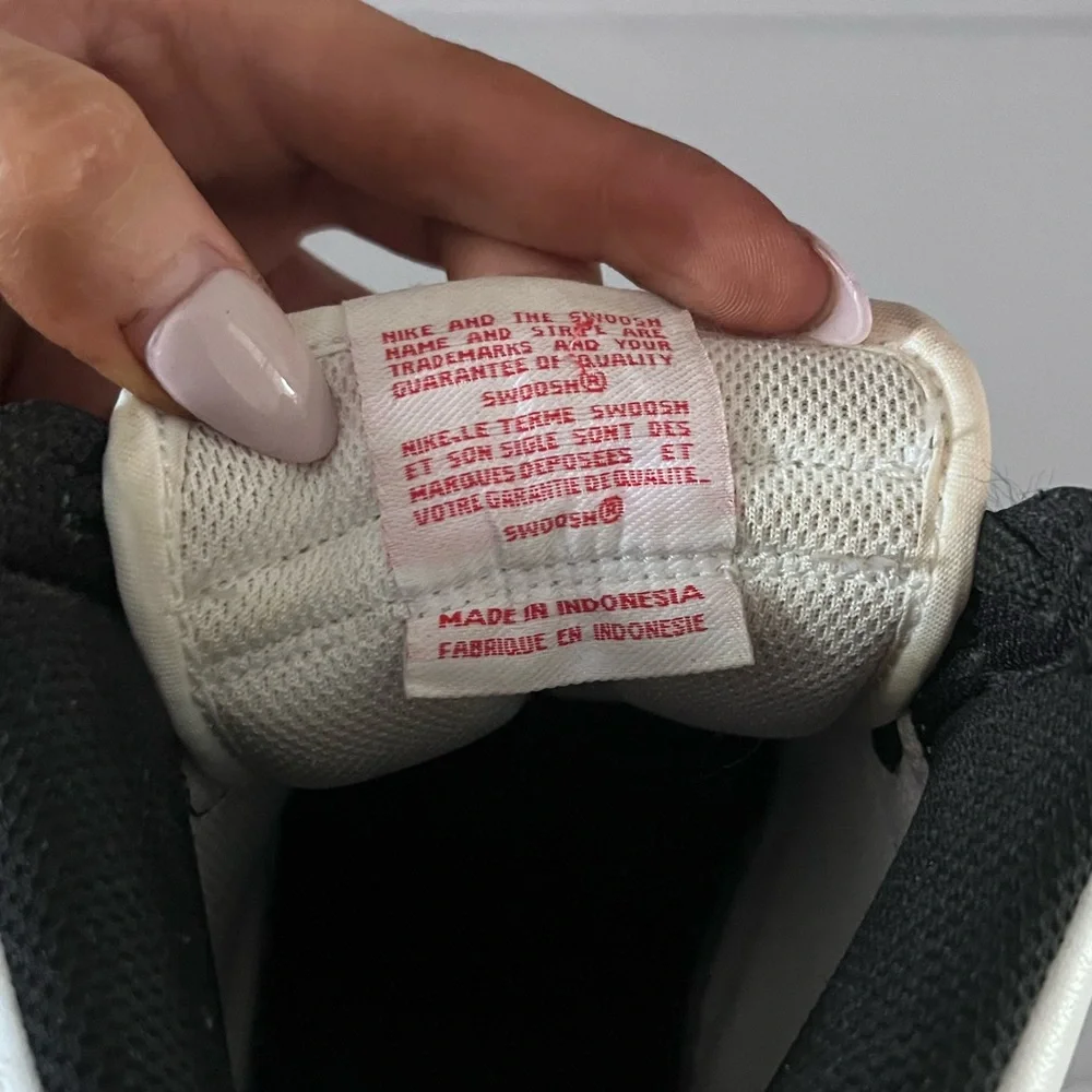 Nike Dunk High Panda (GS) (2021) - Picture 5 of 5